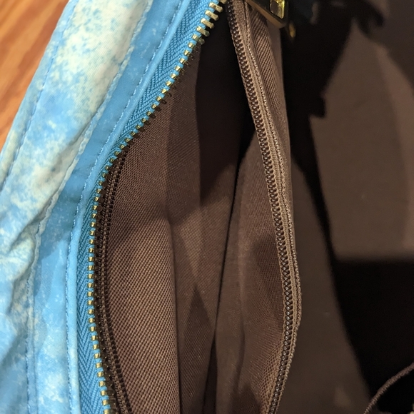 Cool unique faux denim printed shoulder bag w/ gold zipper. 10" H x 14"W x 6" D - Picture 8 of 11